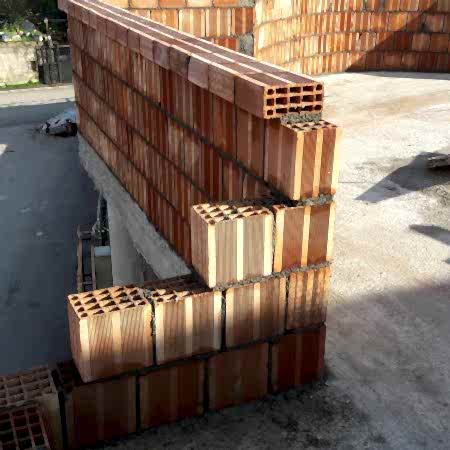 Adana tuğla duvar örme inşaat çalışması