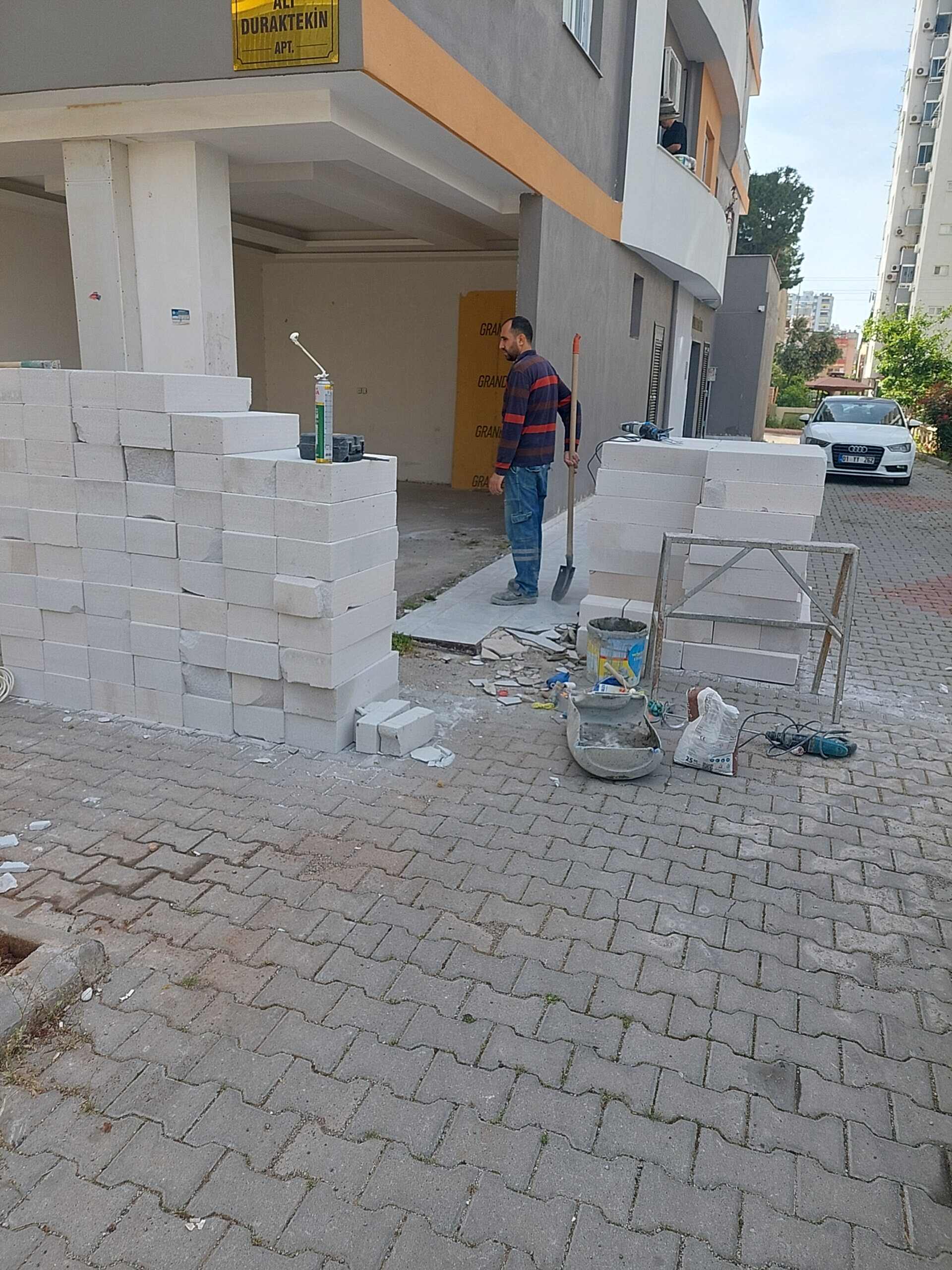 Adana Kenan Evren Semti’nde işyerinin eve dönüştürülmesi kapsamında Ytong gazbeton duvar örme çalışması